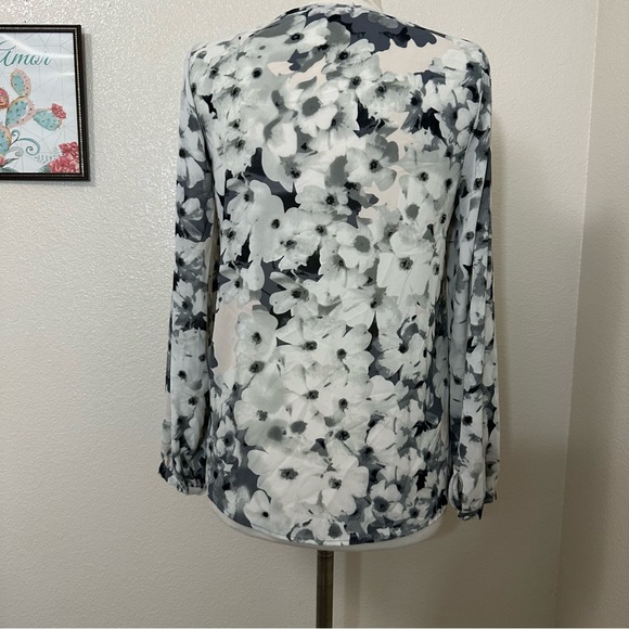 St Tropez West Floral Blouse Sz M Grey Work - Picture 6 of 10
